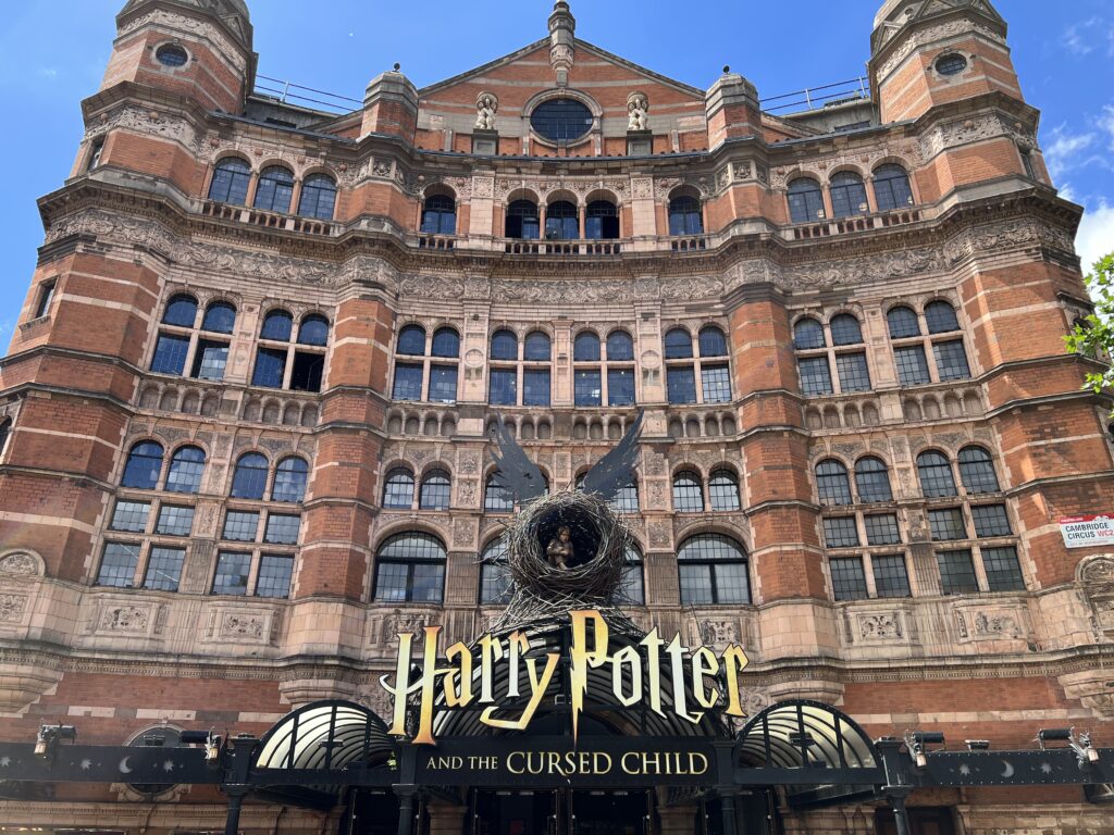 CHRISTMAS AT HOGWARTS